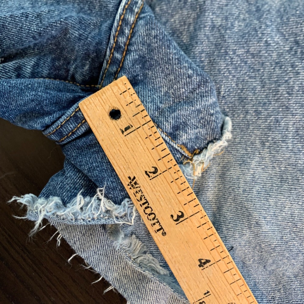 Cotton On High Rise Mom Denim Shorts Medium Wash Blue Size 4 US Frayed Hem - Picture 10 of 11
